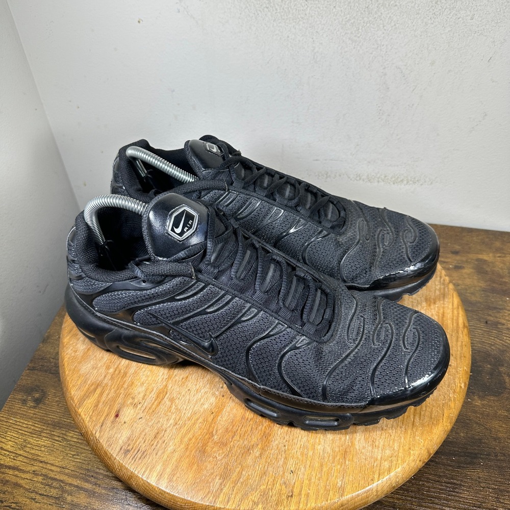 Nike Air Max Plus TN Triple Black Mens Running Shoes 604133-050 Size 12 Sneaker - Picture 1 of 8